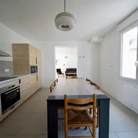 Dom wakacyjny Maison Avec Jardin Arbore Et Calme *