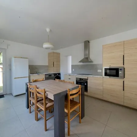 Maison Avec Jardin Arboré Et Calme *