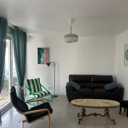 Dom wakacyjny Maison Avec Jardin Arbore Et Calme