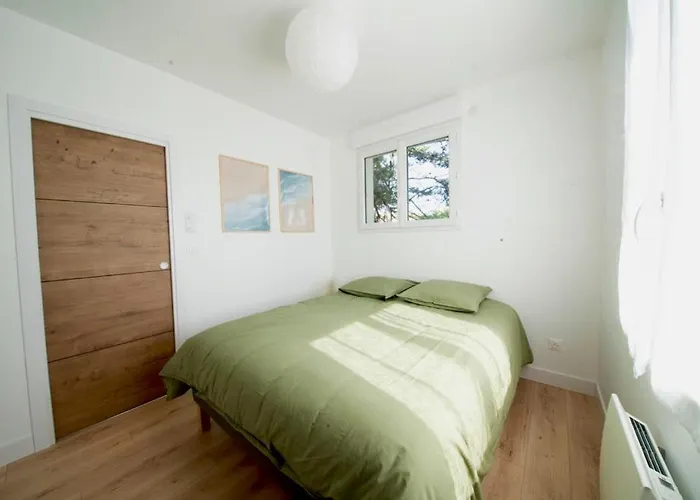 Dom wakacyjny Maison Avec Jardin Arbore Et Calme