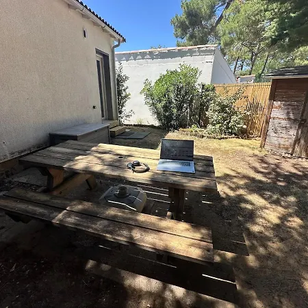 Holiday home Maison Avec Jardin Arbore Et Calme Jard-sur-Mer