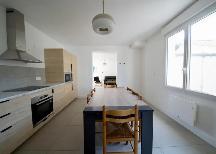 Prázdninový dům Maison Avec Jardin Arbore Et Calme *