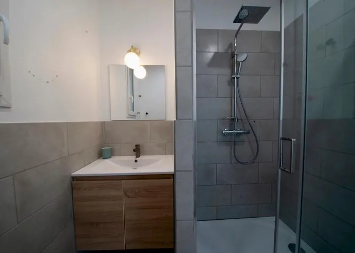 Maison Avec Jardin Arbore Et Calme *