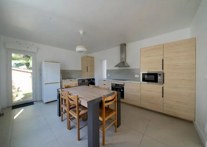 Maison Avec Jardin Arbore Et Calme *