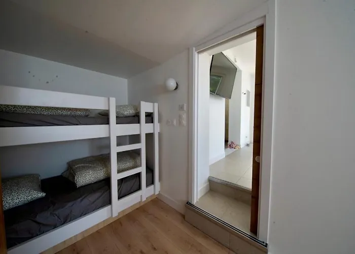 Prázdninový dům Maison Avec Jardin Arbore Et Calme