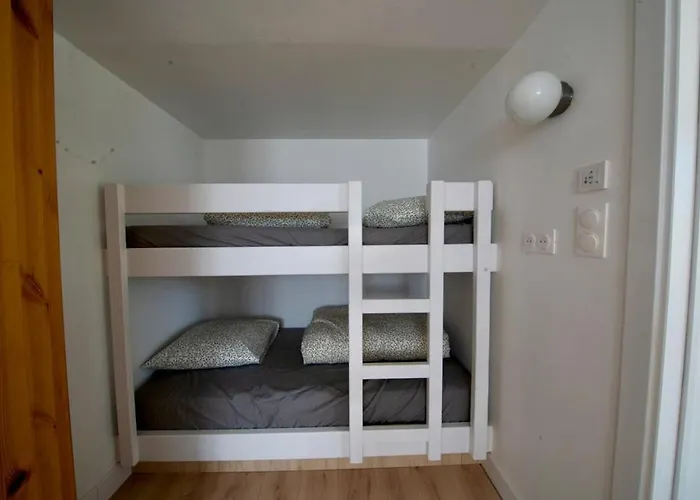 Prázdninový dům Maison Avec Jardin Arbore Et Calme *